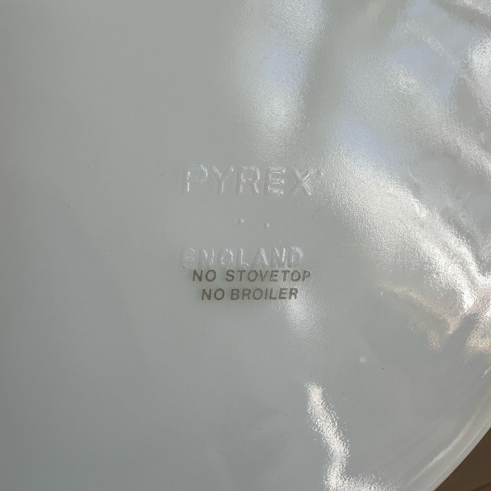 Vintage Pyrex Set - Picture 2 of 4